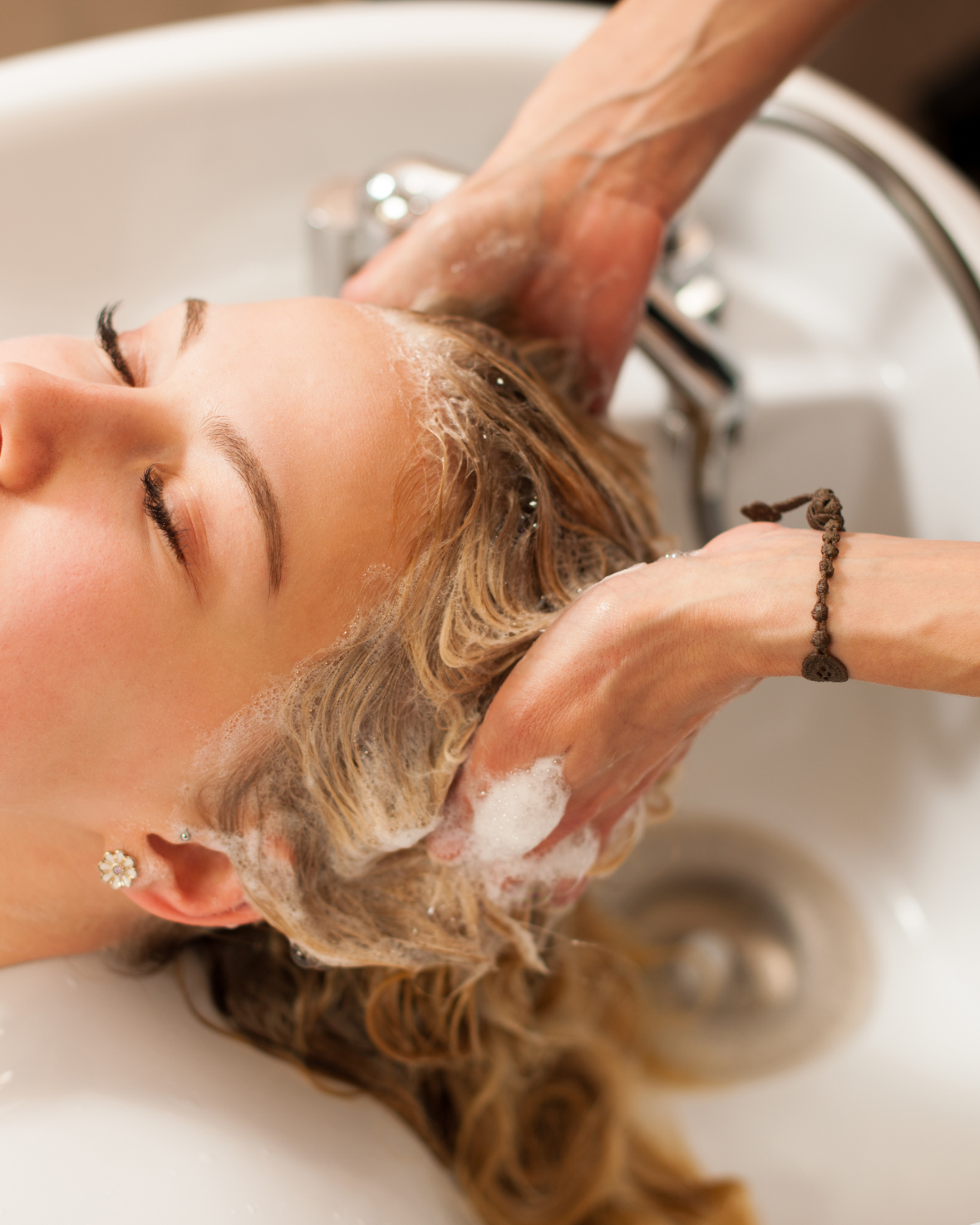 Wash and styling with Olaplex hair treatment in Torrevieja